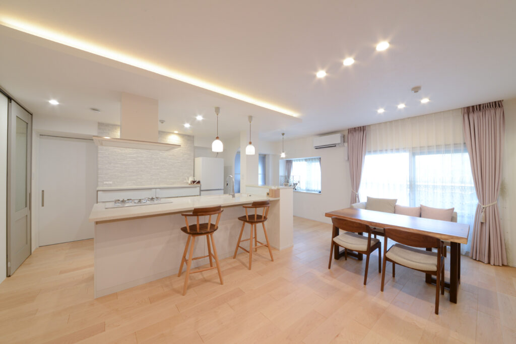 光と曲線がつなぐ、心安らぐ上質な暮らし